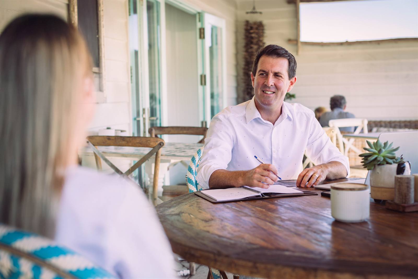 A business owner in a relaxed one-to-one strategy conversation